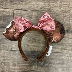Minnie Mouse ears